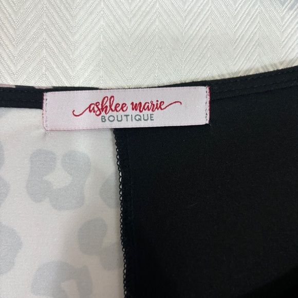 Ashlee Marie Boutique Colorblocked Leopard Print Top Size 2XL - Picture 3 of 6